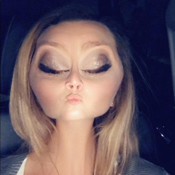 Meet your posher!!! Hello ๐ Iโm Tara! ๐ค๐โ ๏ธโค๏ธ - Picture 2 of 4